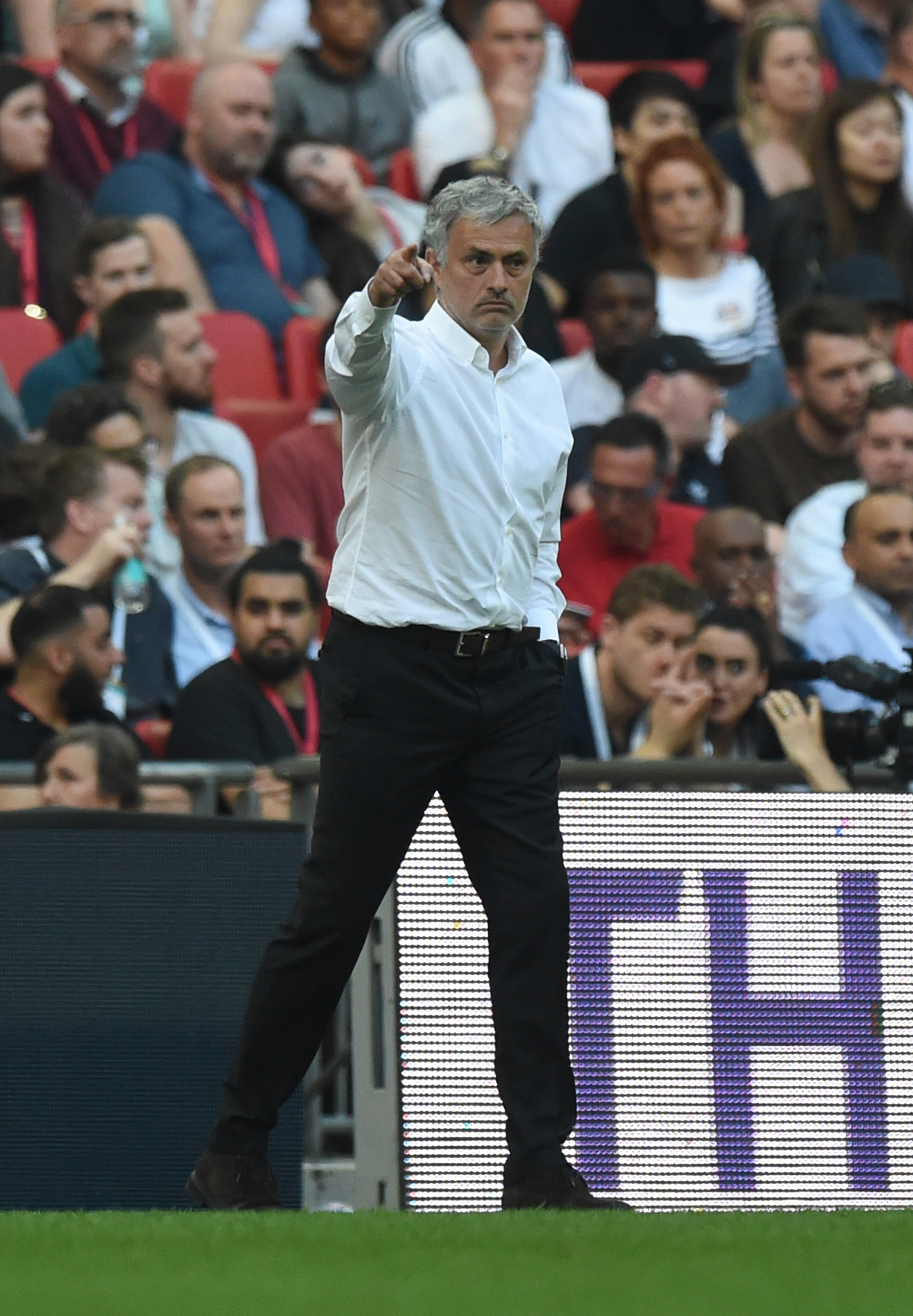 INTERVIU EXCLUSIV | Directorul podgoriilor care au produs vinul ”Briliantului” dezvăluie: Mutu și Mourinho s-au certat de la droguri, s-au împăcat de la băutură!