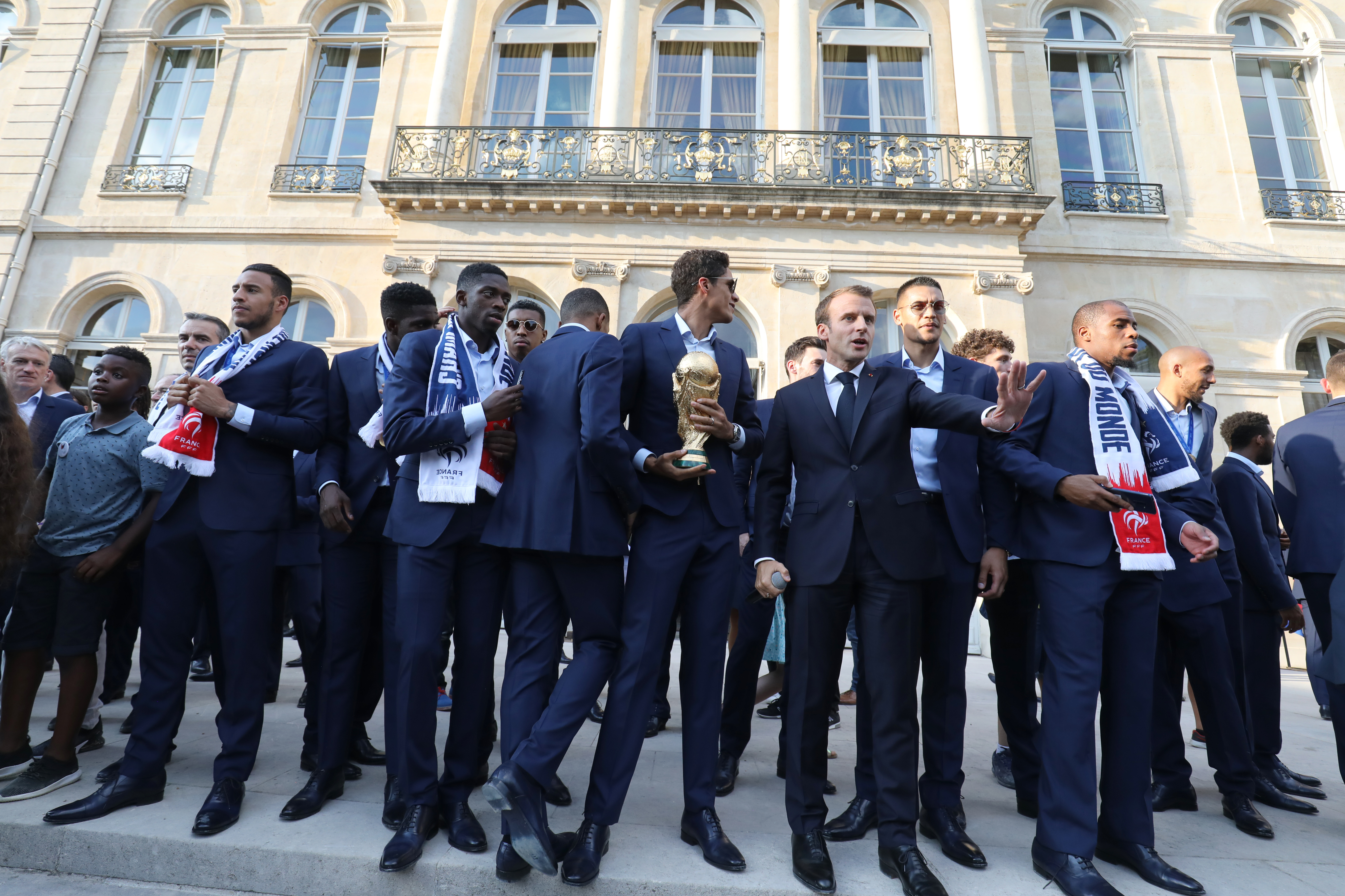Campionii mondiali vor primi Legiunea de Onoare. ”Les Blues”, dineu la Palatul Elysee / GALERIE FOTO