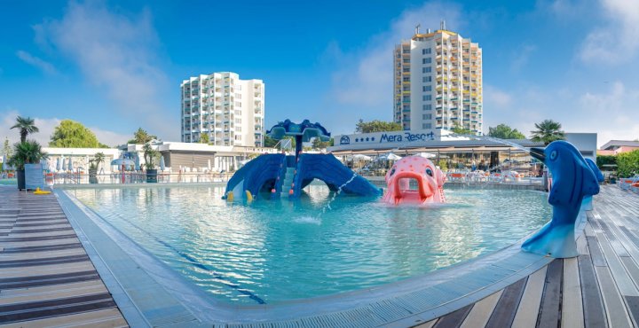 Cele mai mari hoteluri și resorturi din România. Topul giganților din București și de pe litoral