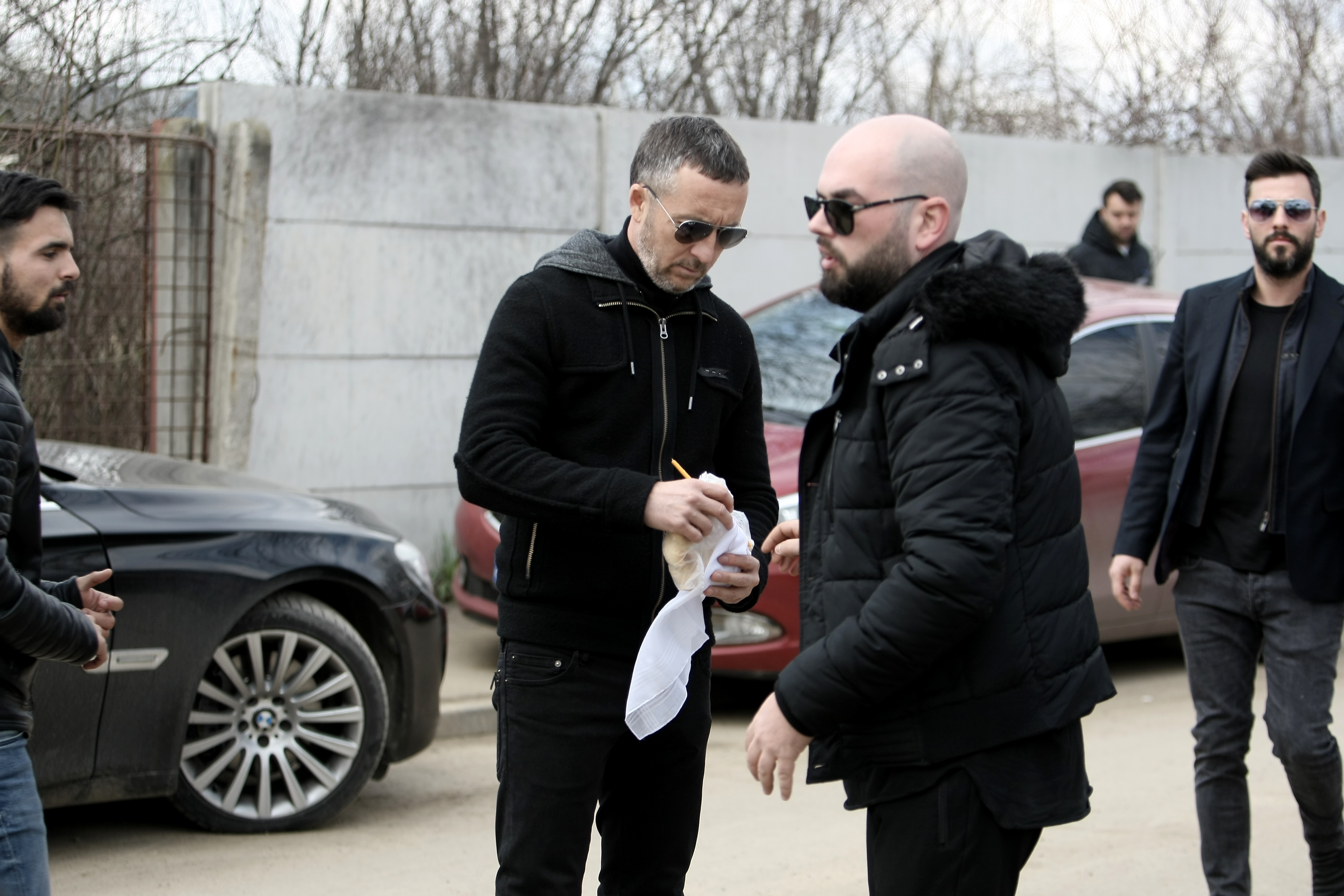 Vasile Turcu a fost înmormântat după ritualurile sinucigașilor. Fostul om de afaceri a fost condus pe ultimul drum de rude, prieteni și doar câțiva oameni de fotbal