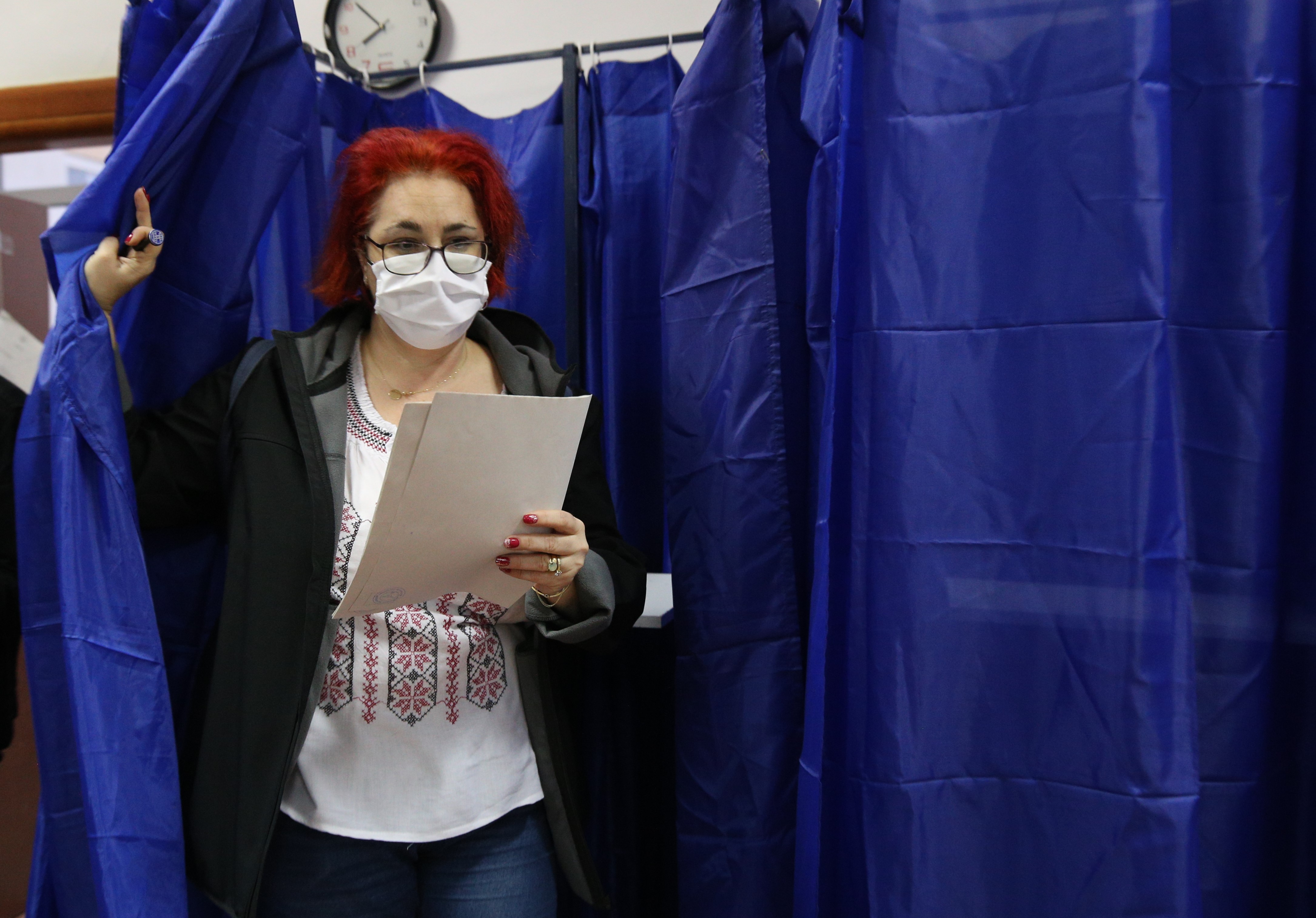 REPORTAJ: Lecția de implicare dată de doi observatori la vot la doar 18 și 19 ani. „Ceilalți trebuie să vadă exemple”