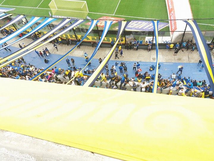 Nebunii de la nivelul al treilea al peluzei de pe celebrul "La Bombonera" au făcut tribuna să se miște ca la un seism. Cutremurul produs de "barras bravas"