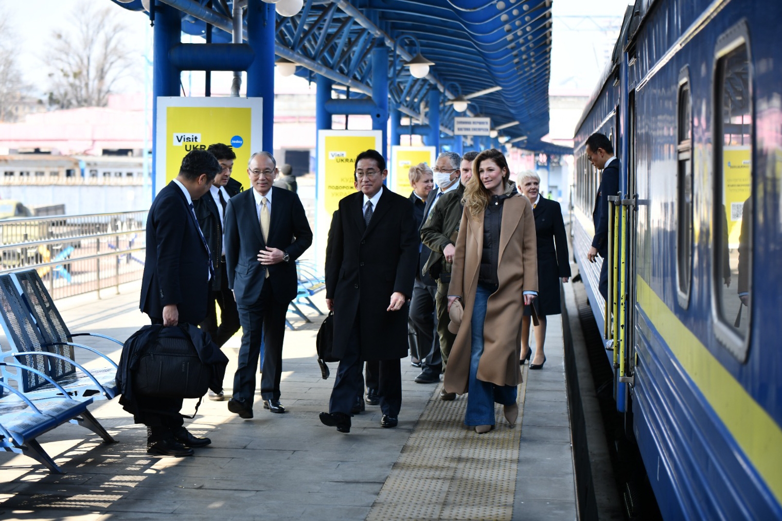 Premierul Japoniei a vizitat orașul Bucha: „Simt o mare furie din cauza atrocităților comise aici”
