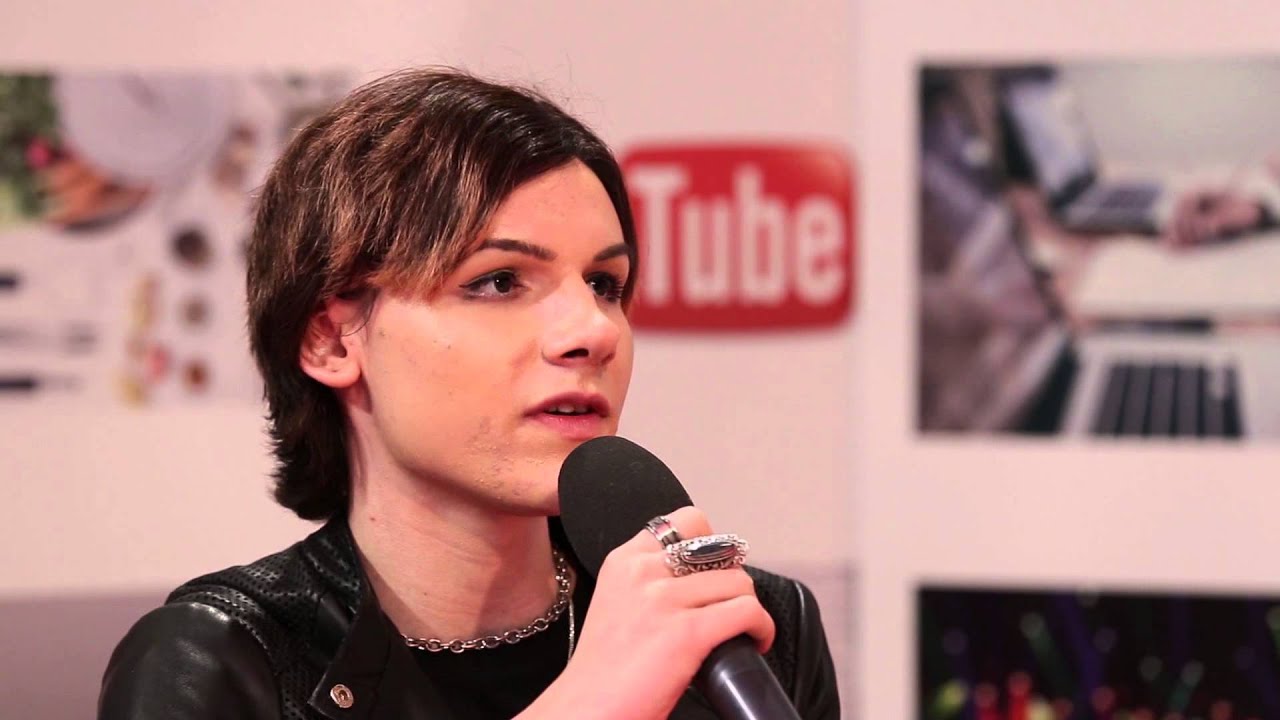 Daria Jane, vloggeriţa transgender, vine la „Stand-Up Revolution”. Cum arăta înainte de a se transforma în femeie