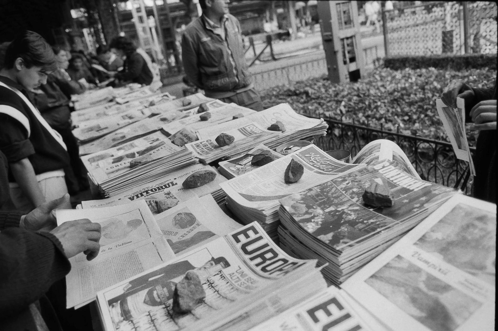 Bucureștiul liber de acum 30 de ani, fotografiat de un japonez aventurier: “Am văzut mulți oameni frumoși și liberi în acele zile”