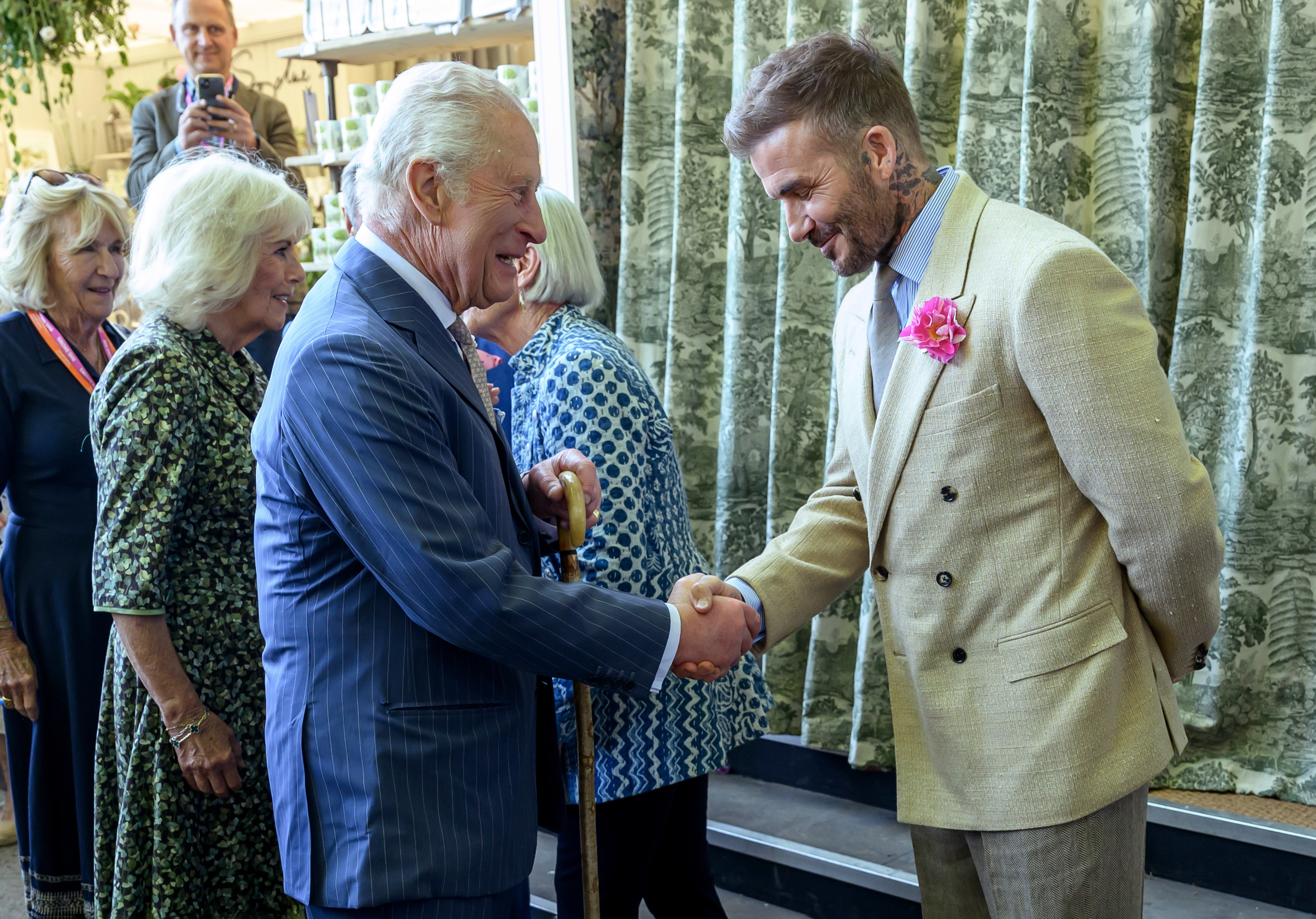Méhek hozták össze David Beckham lovagi címét – Hosszú várakozás után teljesül a vágya