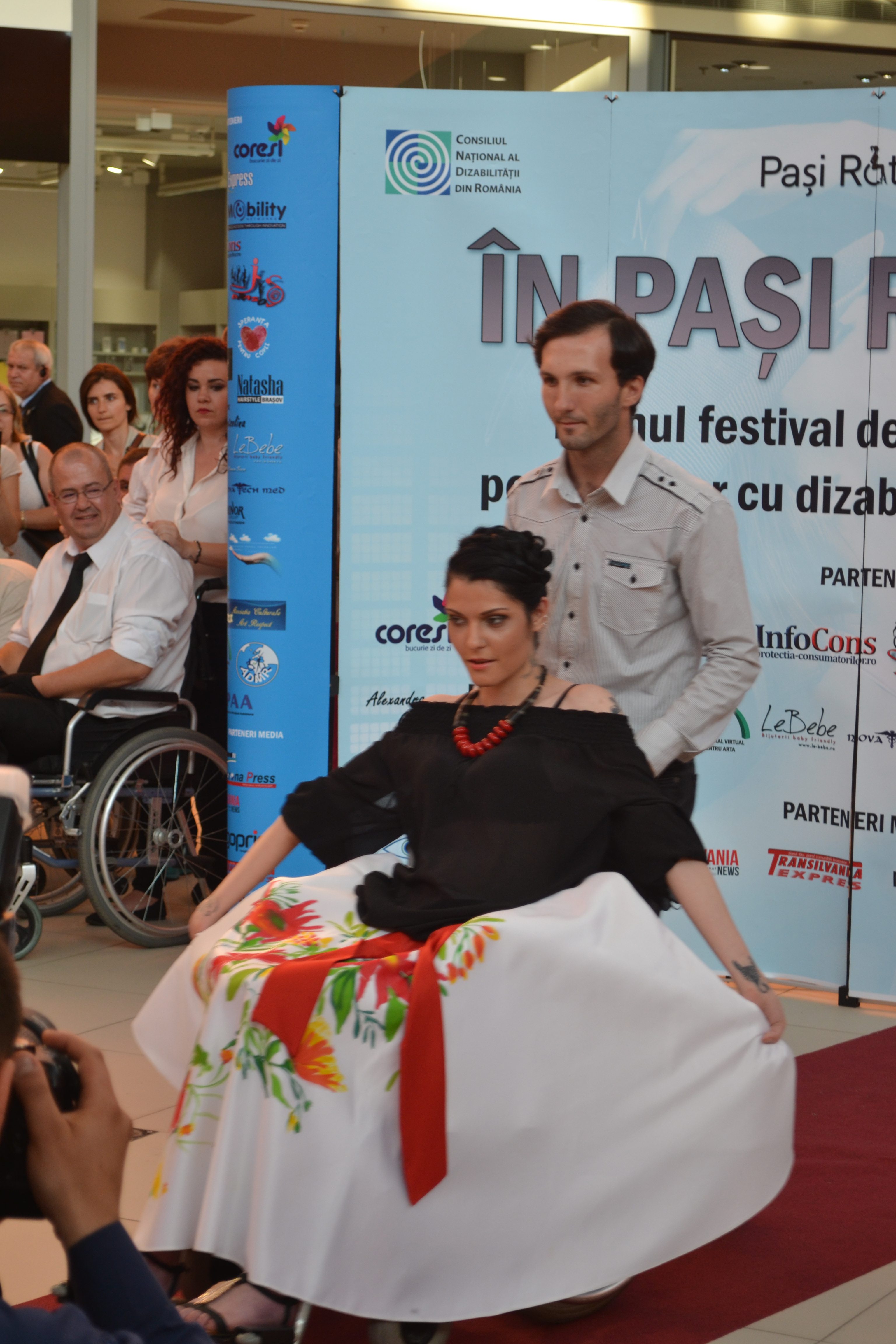 Prezentare de modă în scaunele cu rotile | GALERIE FOTO