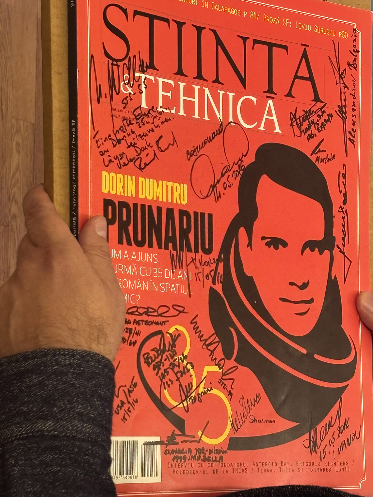 „De acu', stau cu ochii în tavan și mă belesc toată viața”. Reportaj de la ceremonia „45 de ani de la zborul lui Dumitru Prunariu în spațiul cosmic”