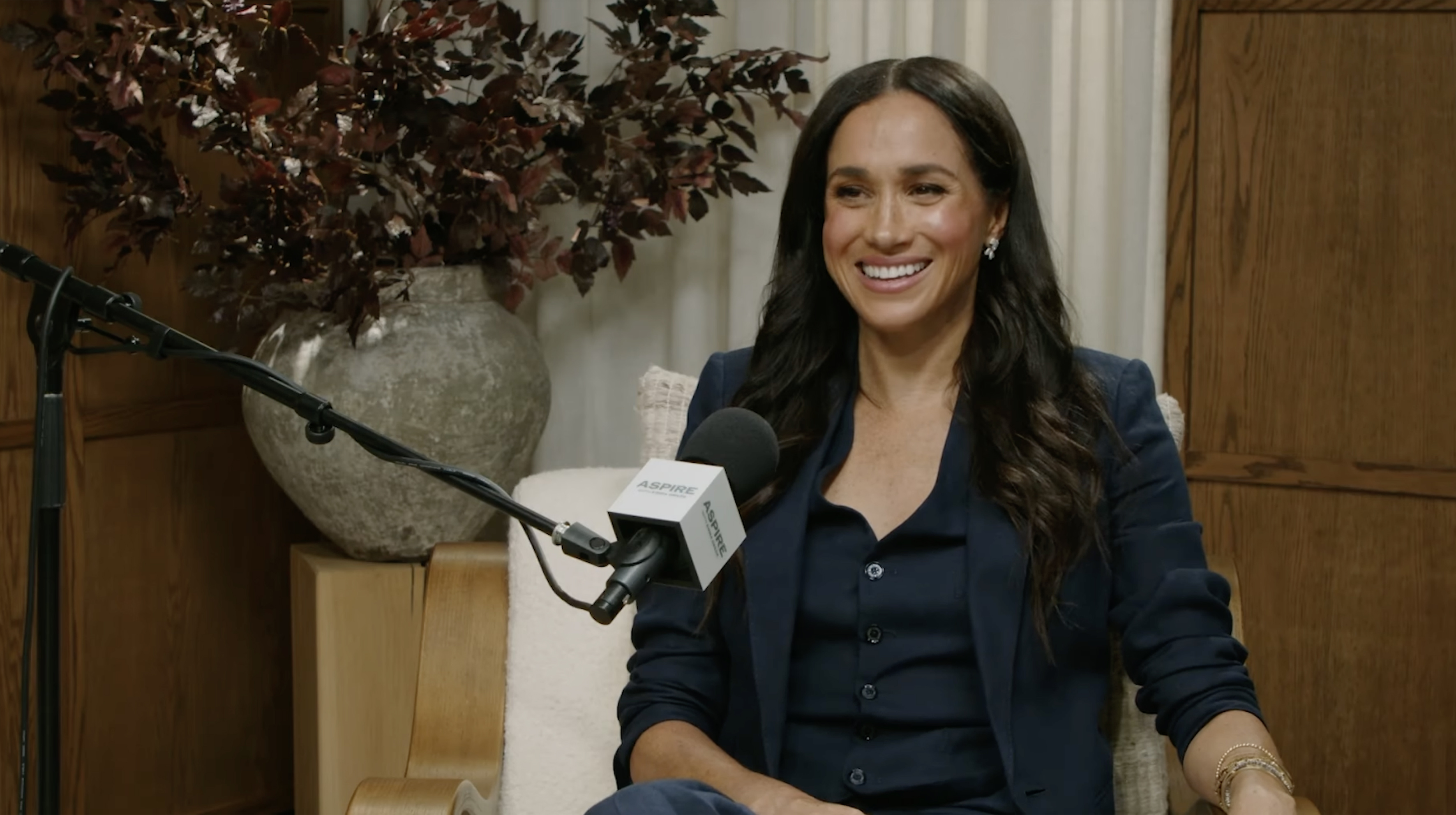 Cum a apărut Meghan Markle la Paris Fashion Week. Soția prințului Harry a atras toate privirile cu ținutele