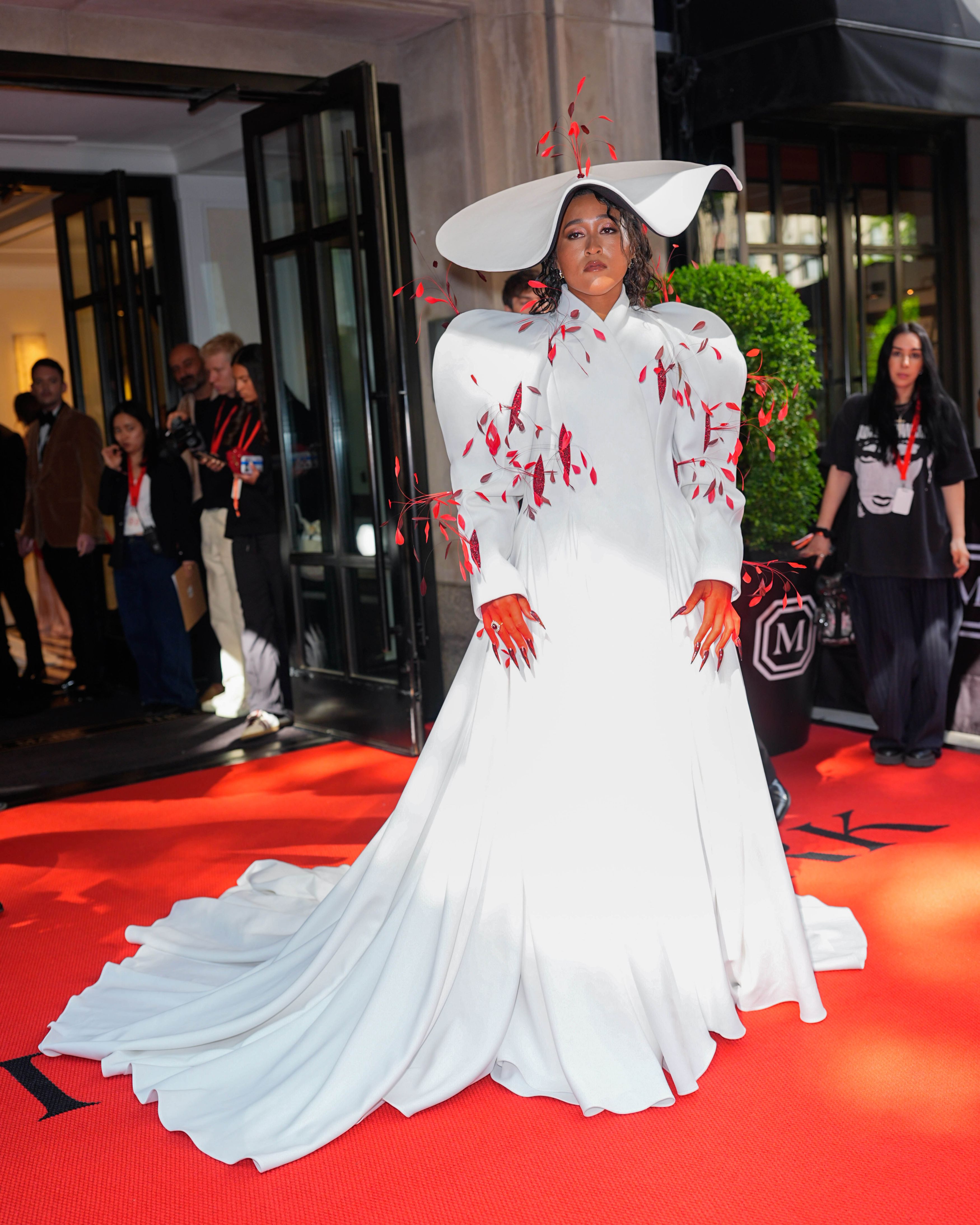 Vedete pe „covorul pietruit” la Met Gala 2026. De la rochii impresionante la alegeri controversate