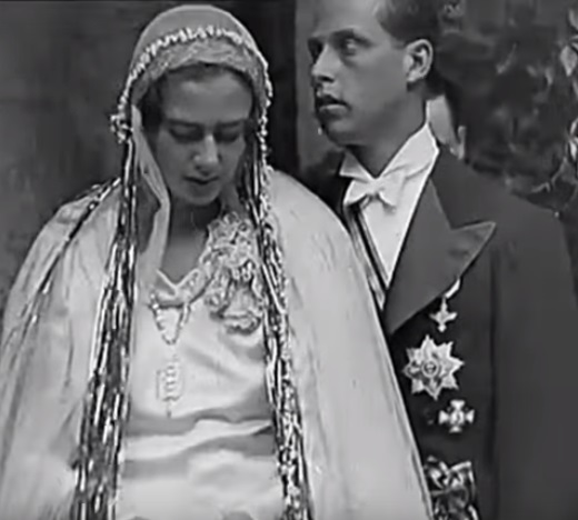 Rochia Alinei Binder, inspirată de cea a Principesei Ileana, care s-a căsătorit tot la Sinaia, acum 87 de ani
