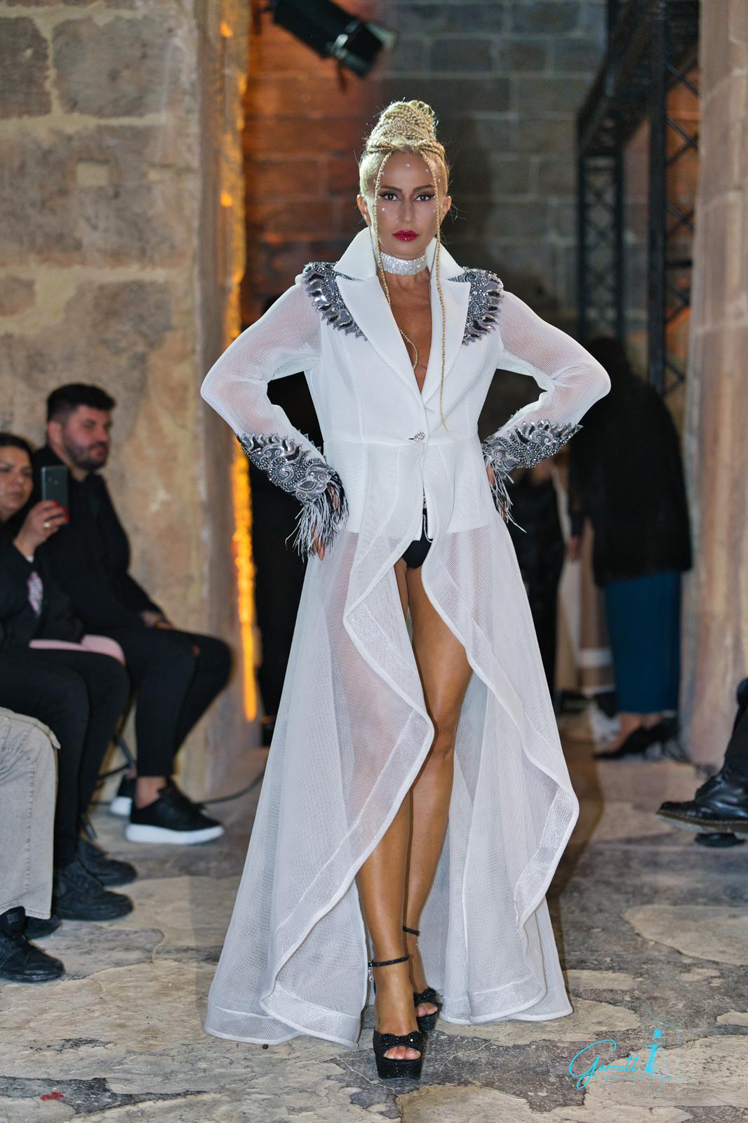 Maraton de prezentări de modă pentru Cătălin Botezatu. Celebrul designer are rar timp de odihnă