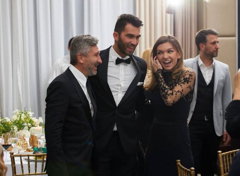 FOTO| Simona Halep a făcut senzație la aniversarea clubului lui Țiriac. A purtat o rochie superbă