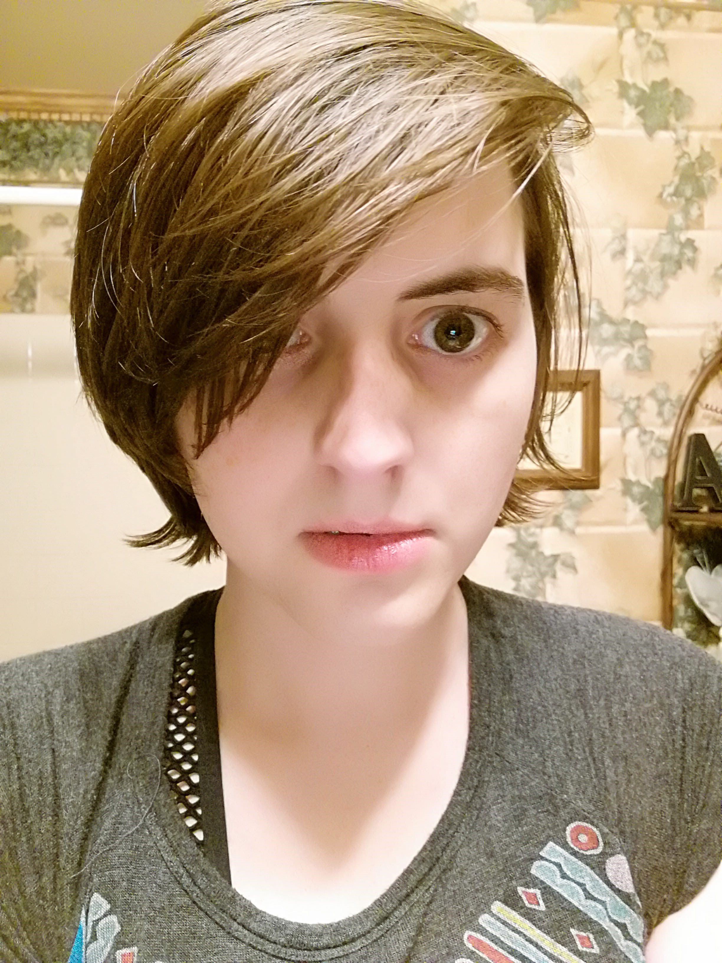 FOTO | O tânără transgender povestește cum un bărbat a încercat să o violeze la prima ei întâlnire ca femeie
