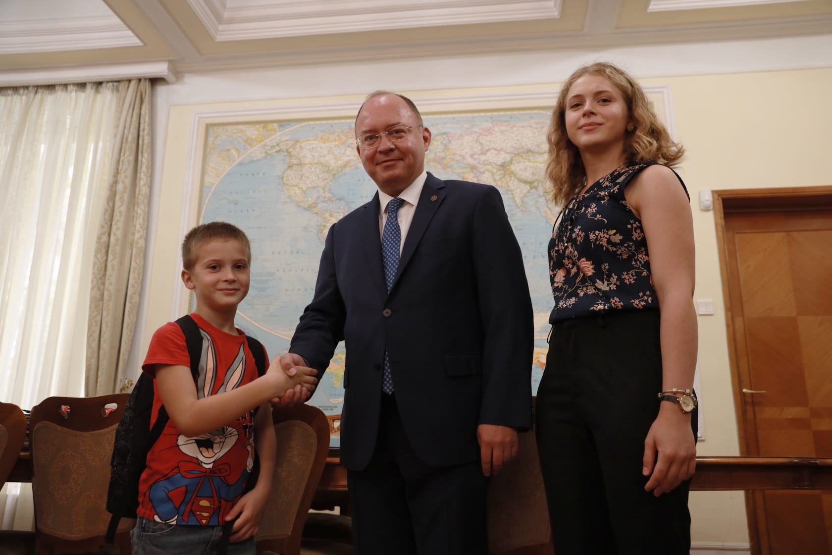 Ziua Porților Deschise la MAE, după aproape 10 ani. Cum arată biroul ministrului Bogdan Aurescu și câte persoane au vizitat clădirea