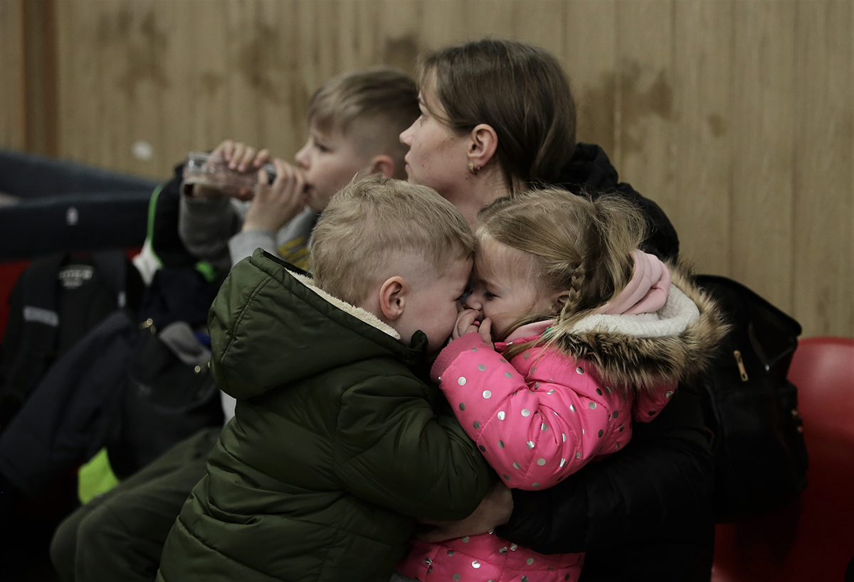 REPORTAJ. Drumul unei familii cu 4 copii din Ucraina spre Chicago trece prin generozitatea oamenilor din cartierul Vitan