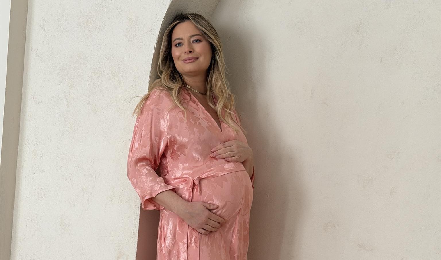 Rețeta de paste cu somon, praz și sos cremos, preparată de Laura Cosoi pentru familia ei. „Mă gândeam să împărtășesc cu voi”