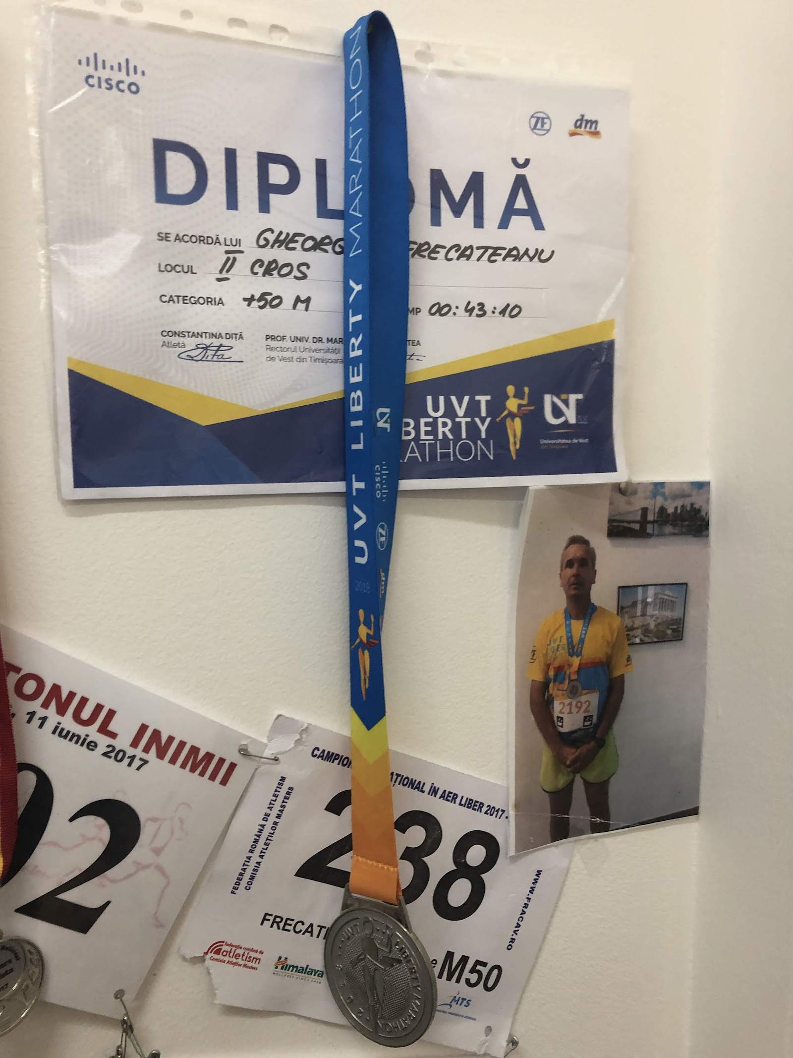 FOTO/ Petrece sărbătorile într-un centru social. Campionul la atletism Gheorghe Frecățeanu a pierdut tot