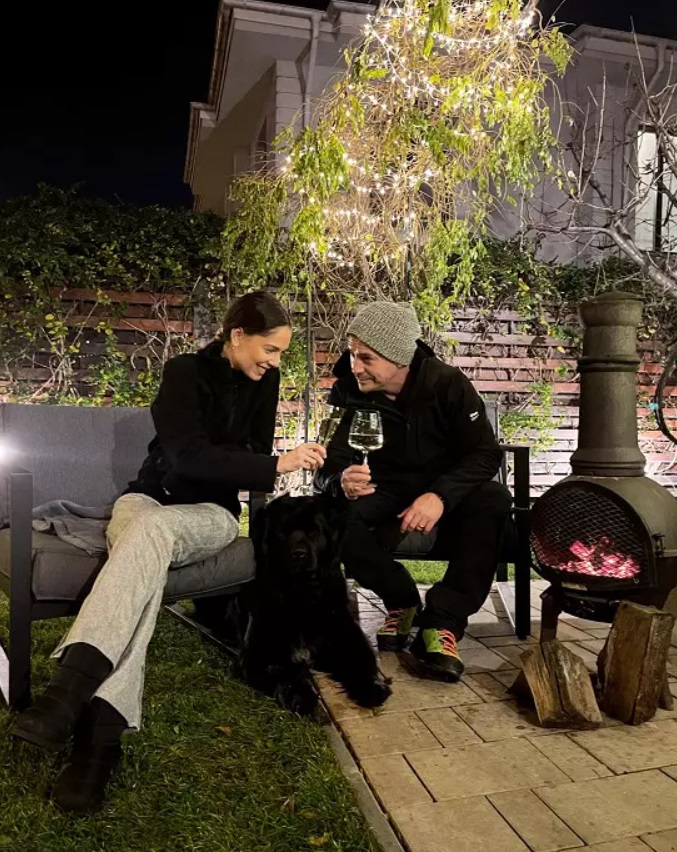 Imagini cu casa în care locuiesc Irina și Răzvan Fodor. Vila are două etaje, iar curtea e spațioasă și amenajată după bunul lor plac