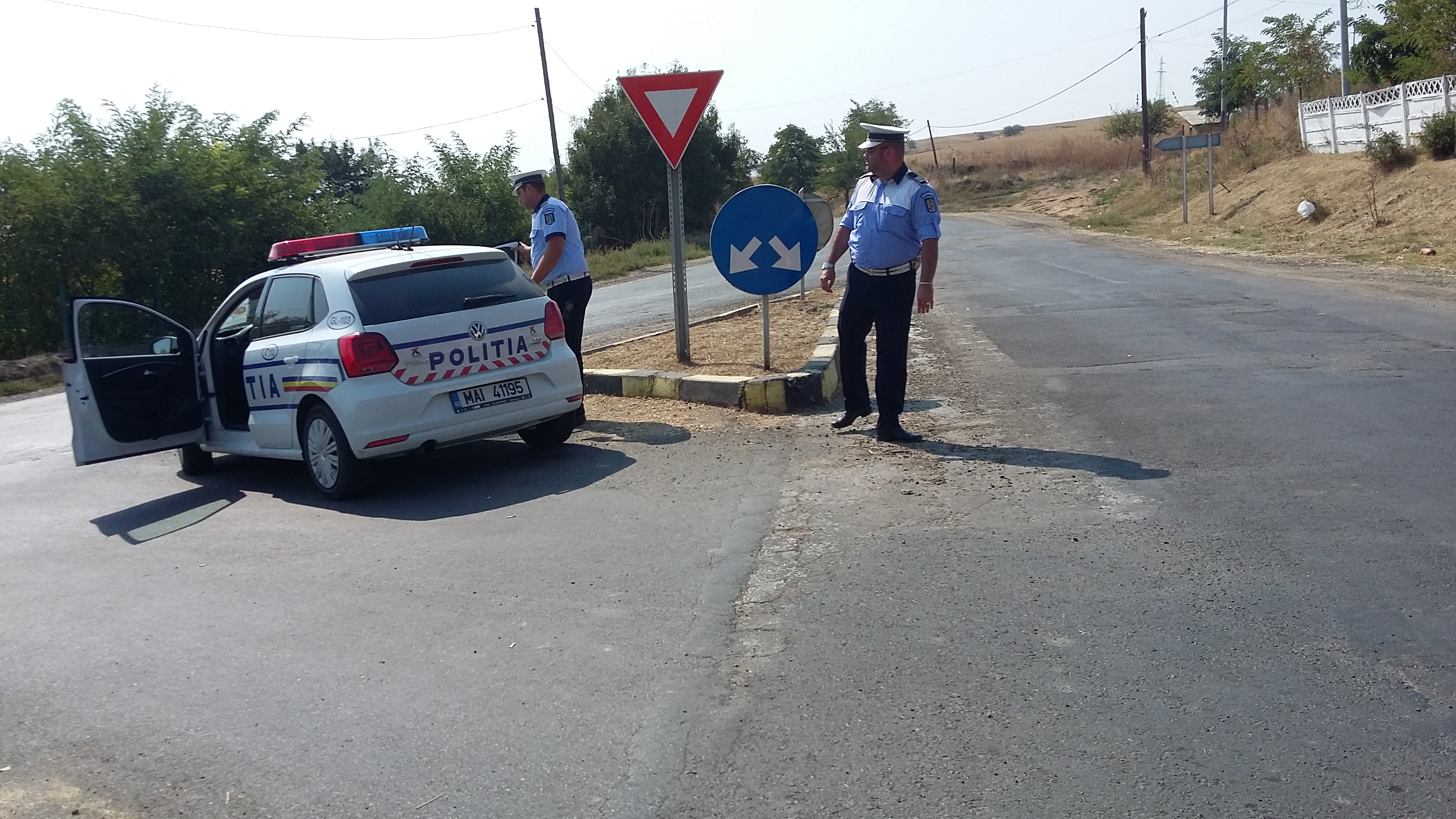 Una dintre victimele din Foltești a fost înmormântată! Șoferul este, în continuare, de negăsit! GALERIE FOTO