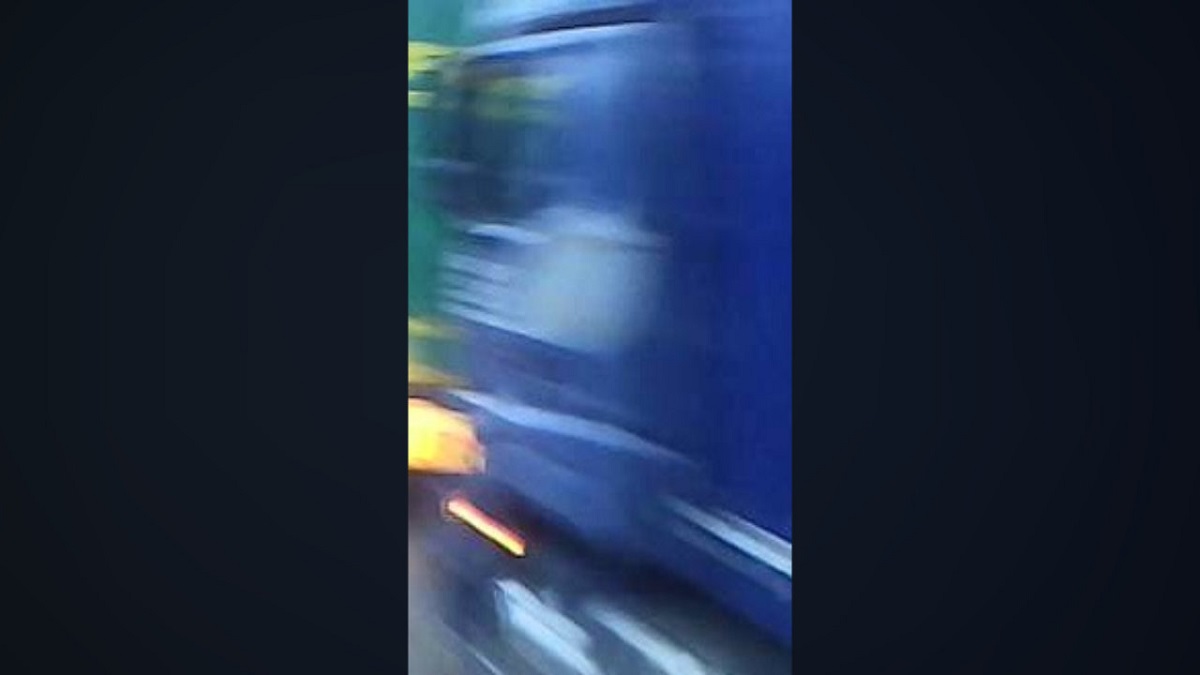 Șofer de TIR căutat de poliție după ce a tras în alt camionagiu care-l depășea pe autostradă, în Germania: „Un Mercedes Actros albastru”