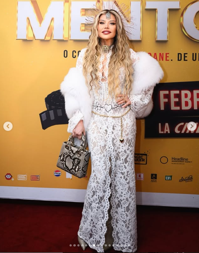 Cum au venit îmbrăcate Loredana Groza și fiica ei la premiera filmului „Mentorii”. Ținutele lor din dantelă au atras privirile tuturor