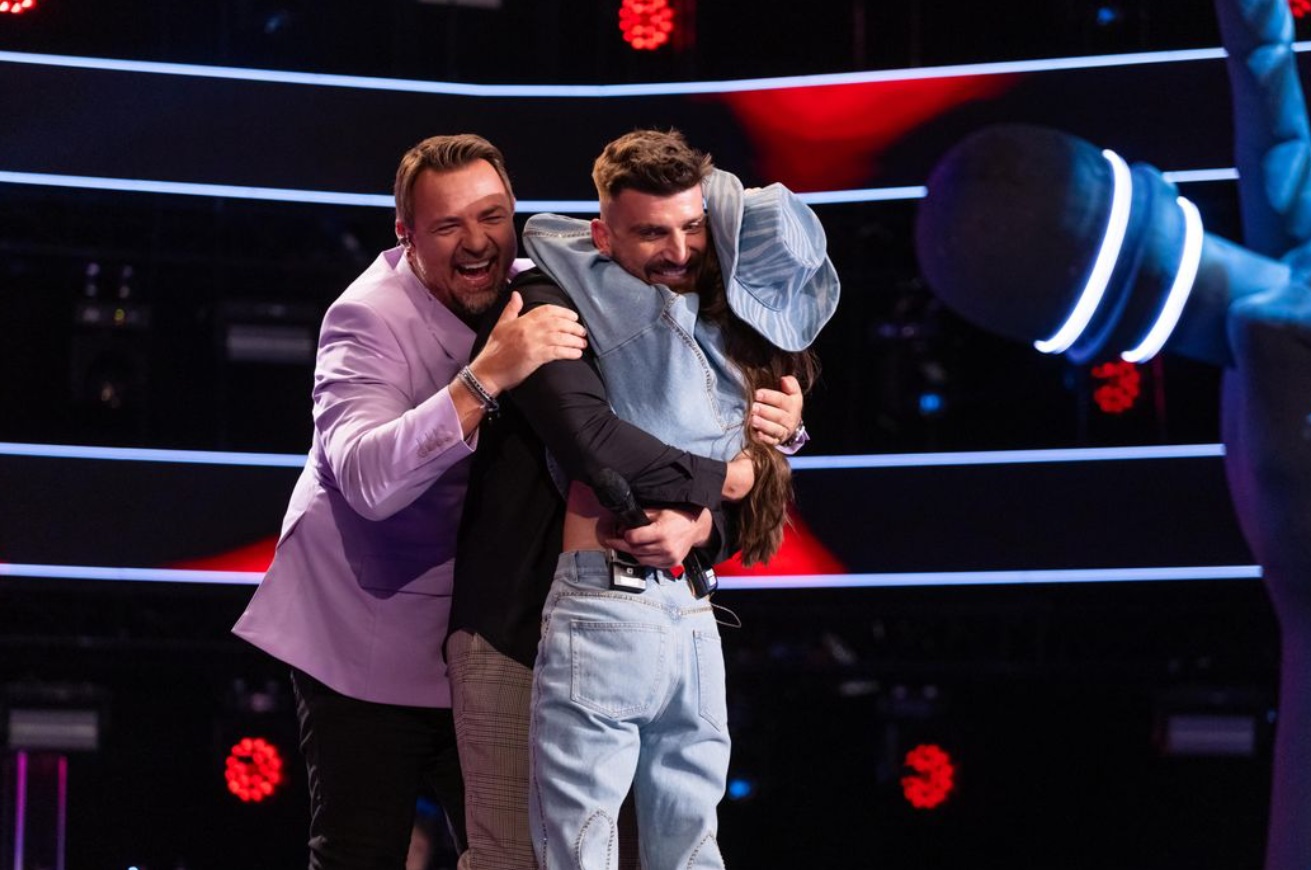 Silviu Mircescu a făcut striptease în timp ce a cântat la Vocea României 2024: „Fetele încă urlă în public”. În ce echipă a ajuns actorul