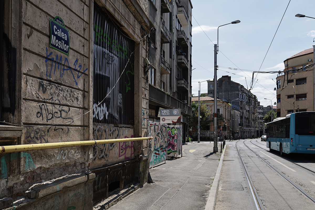 Zona veche din Calea Moșilor a îmbătrânit urât. Strada arată ca după un dezastru apocaliptic