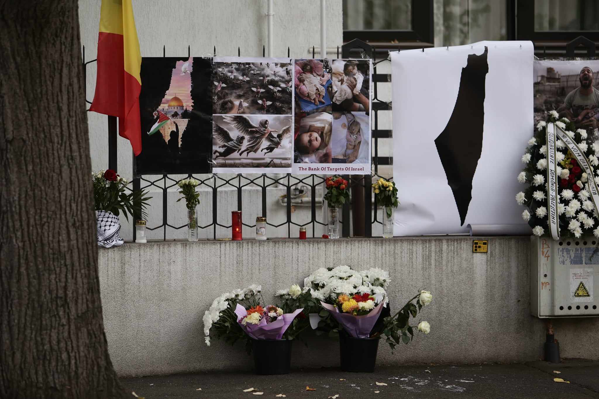Reprezentanți diplomatici din circa 20 de state își exprimă solidaritatea cu poporul palestinian, la o manifestație în fața Ambasadei Palestinei la București