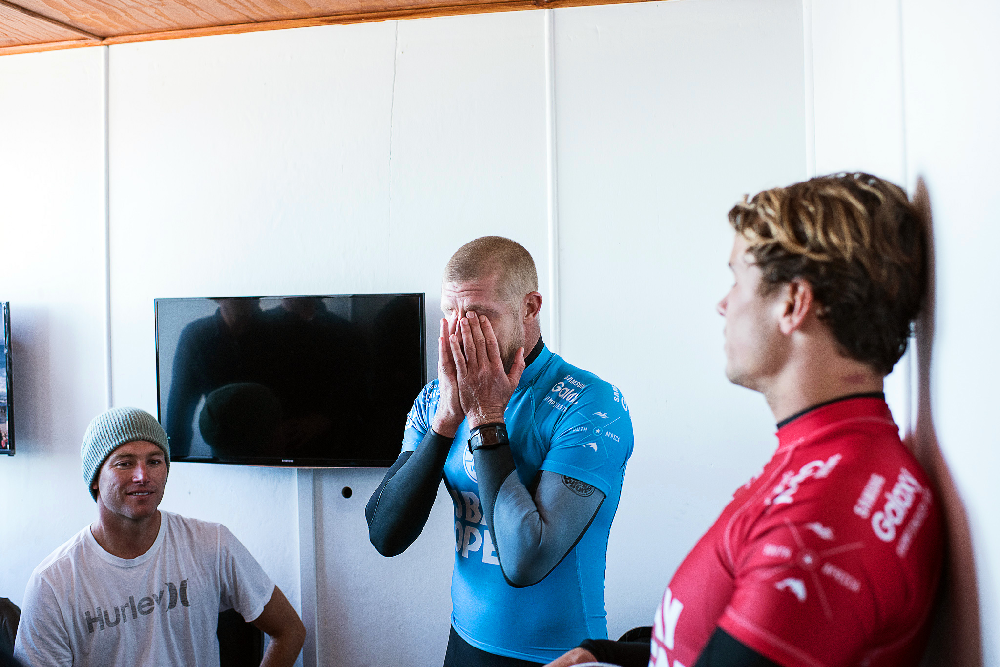 Un campion mondial la surf a fost atacat de un rechin | GALERIE FOTO & VIDEO