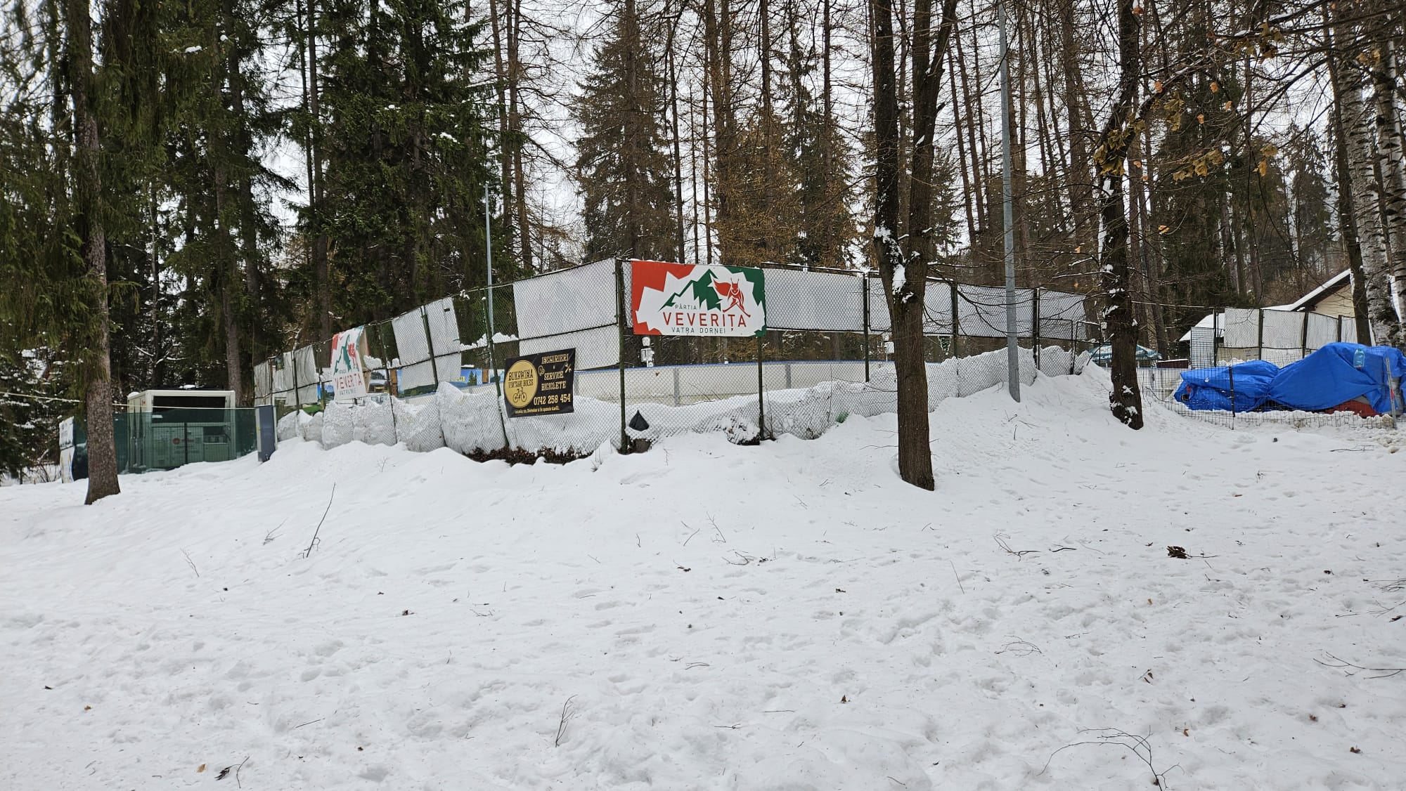 Vatra Dornei este pregătită pentru sfârșitul de an. Orașul-stațiune are hotelurile pline, pârtiile deschise și prețuri accesibile | REPORTAJ