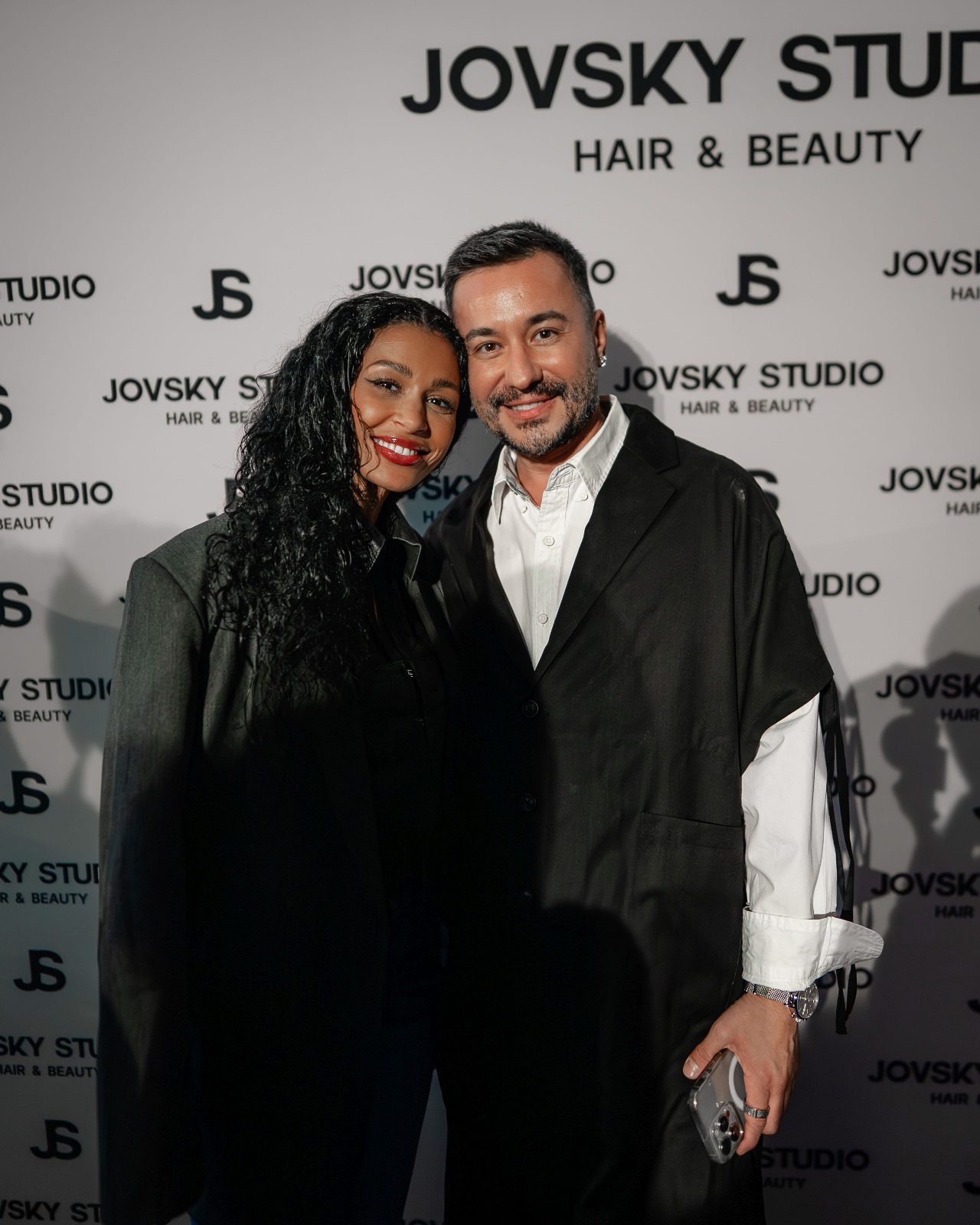 Tunsorile anului 2026. Ce culori și tonuri se poartă: Recomandările hairstylist-ului Adrian Perjovschi
