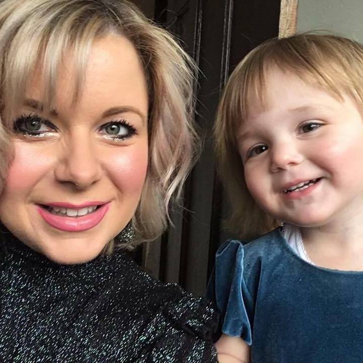 FOTO | O fetiță a suferit un atac cerebral în prima zi de vacanță alături de familia ei. Ce i s-a întâmplat