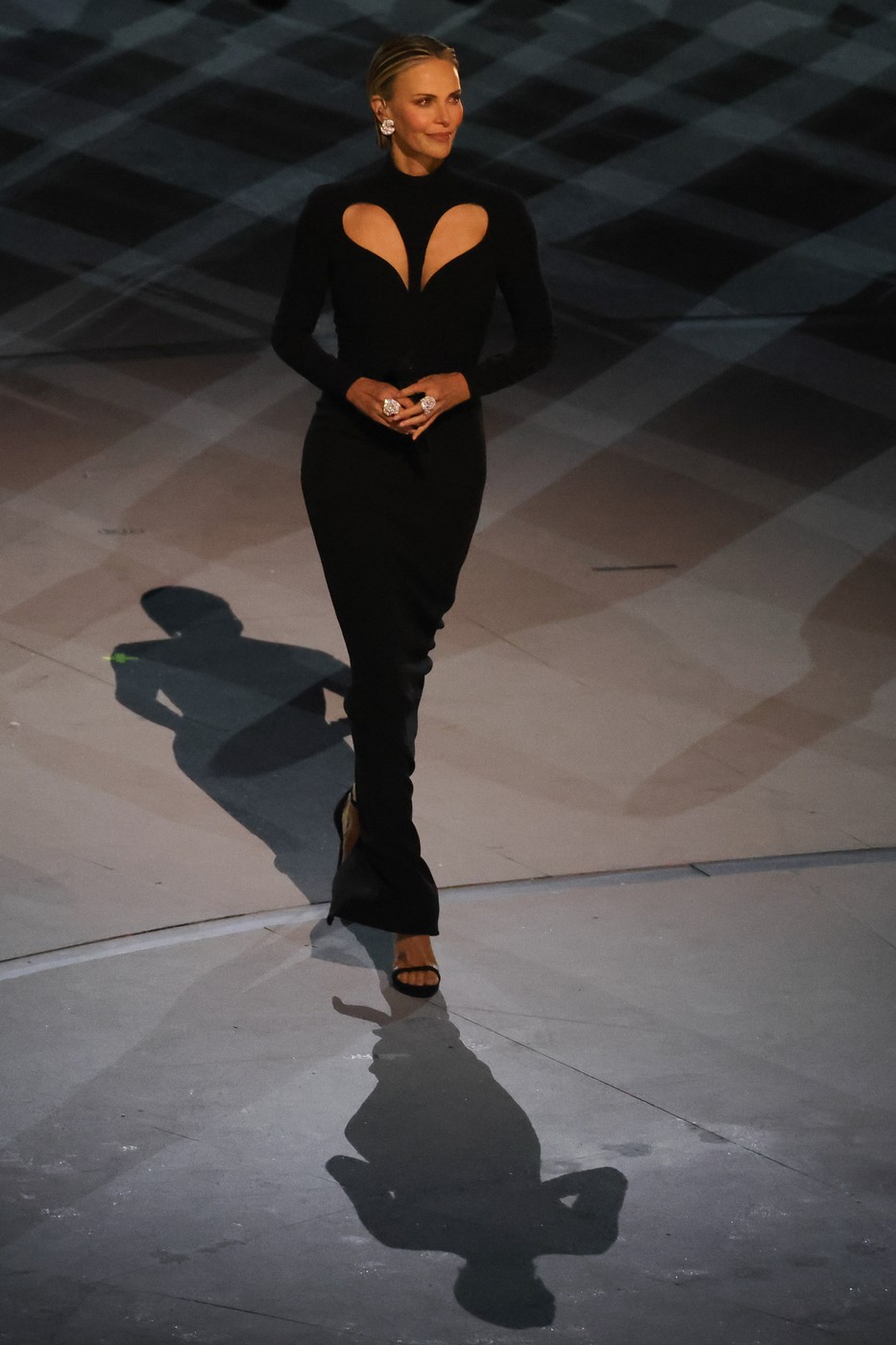 Charlize Theron face apel la pace la ceremonia de deschidere a Jocurilor Olimpice de Iarnă 2026. Actrița l-a citat pe Nelson Mandela