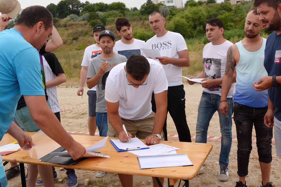 REPORTAJ/ Un joc la modă în anii 80, readus la viață. Totul a pornit în glumă și s-a terminat cu diplome și cupe!