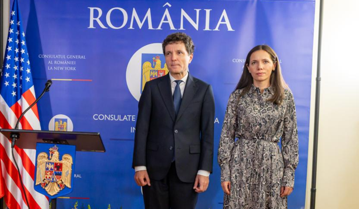 Elena Udrea a comentat imaginea în care Președintele României o sărută pe Mirabela Grădinaru pe aeroport