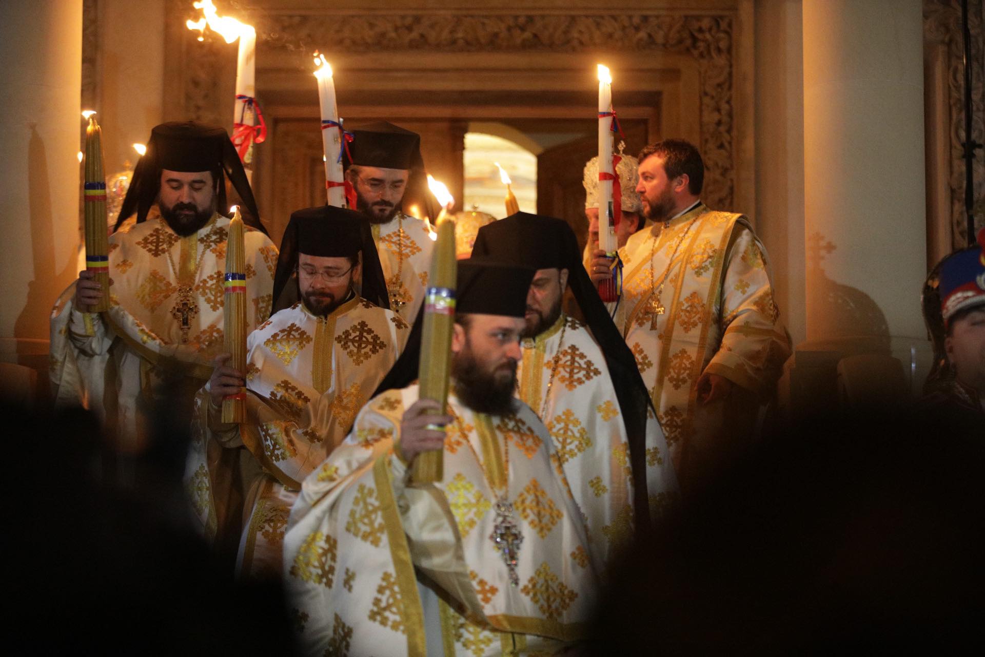 Hristos a înviat! Imagini de la liturghia de Înviere de la Patriarhia Română, oficiată de Preafericitul Daniel