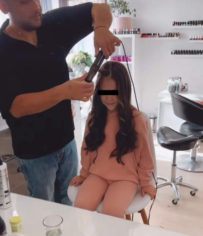 Bianca Drăgușanu a mers împreună cu fiica ei la salonul de înfrumusețare. Sofia, în vârstă de 6 ani, și-a făcut șuvițe blonde