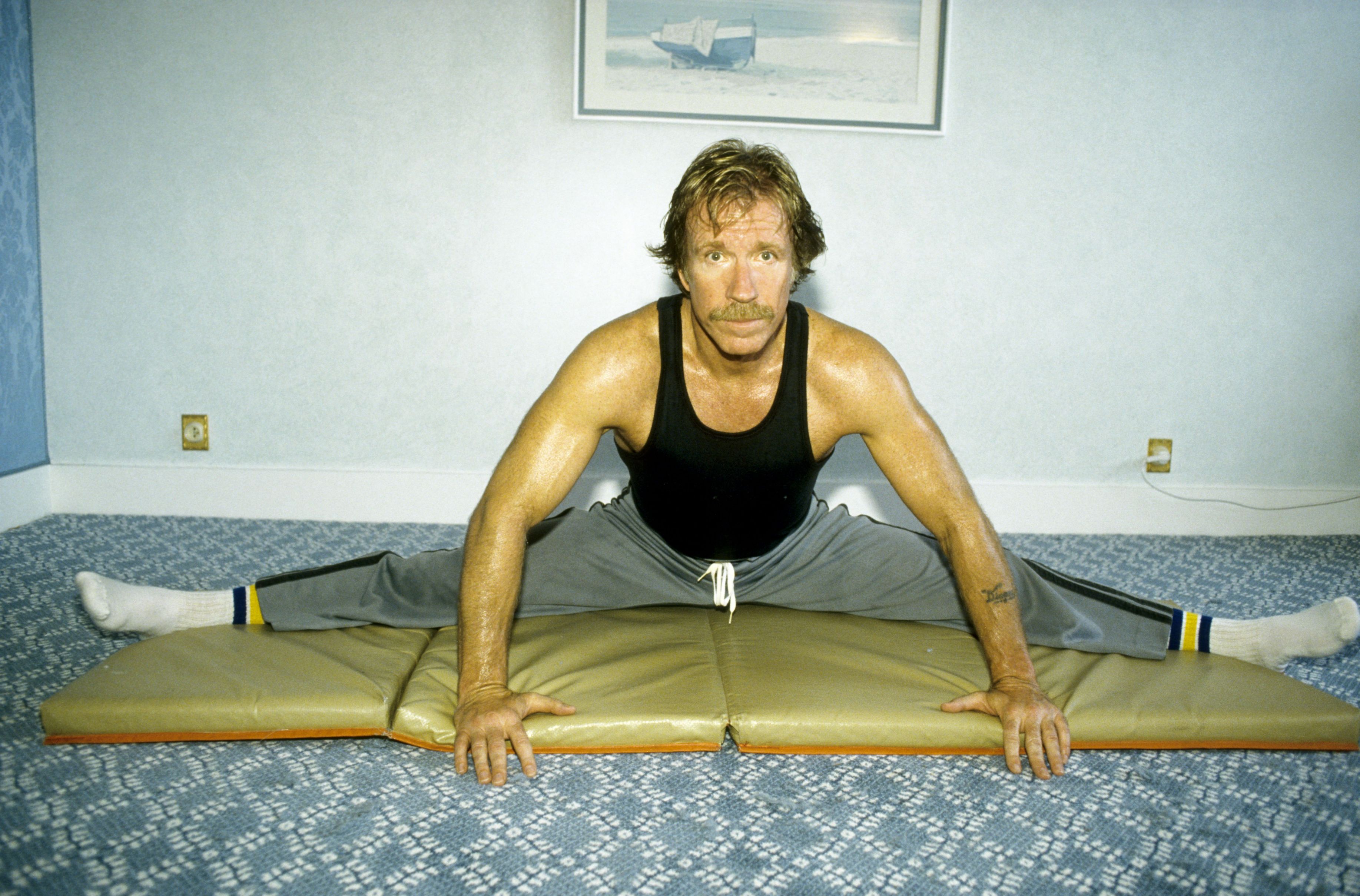 Povestea de dragoste dintre Chuck Norris și Gena Okellei. Actorul s-a stins din viață la vârsta de 86 de ani, lăsând multă durere în sufletul soției
