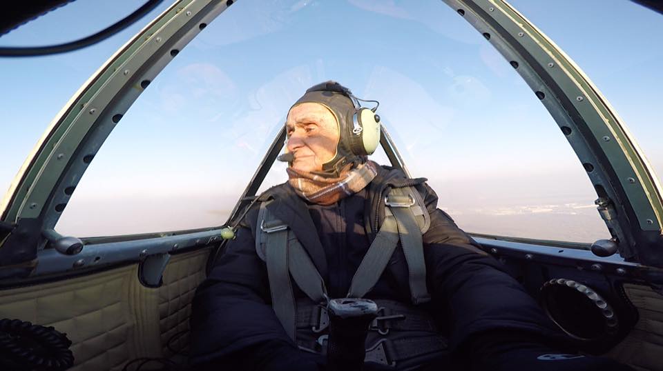 FOTO| Un pilot din Al Doilea Război Mondial a zburat de Centenar, deși are 99 de ani