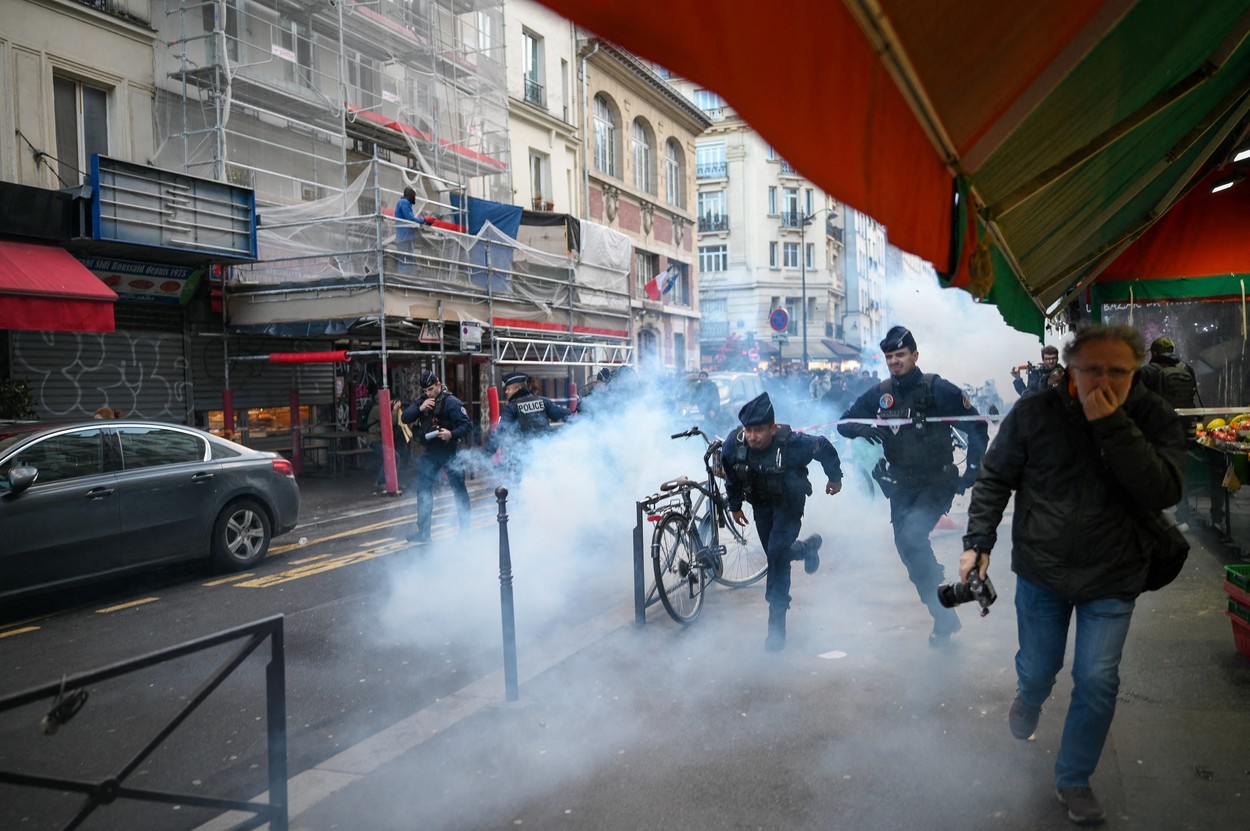 Confruntări violente la Paris între manifestanții kurzi și forțele de ordine, după atacul armat soldat cu 3 morți