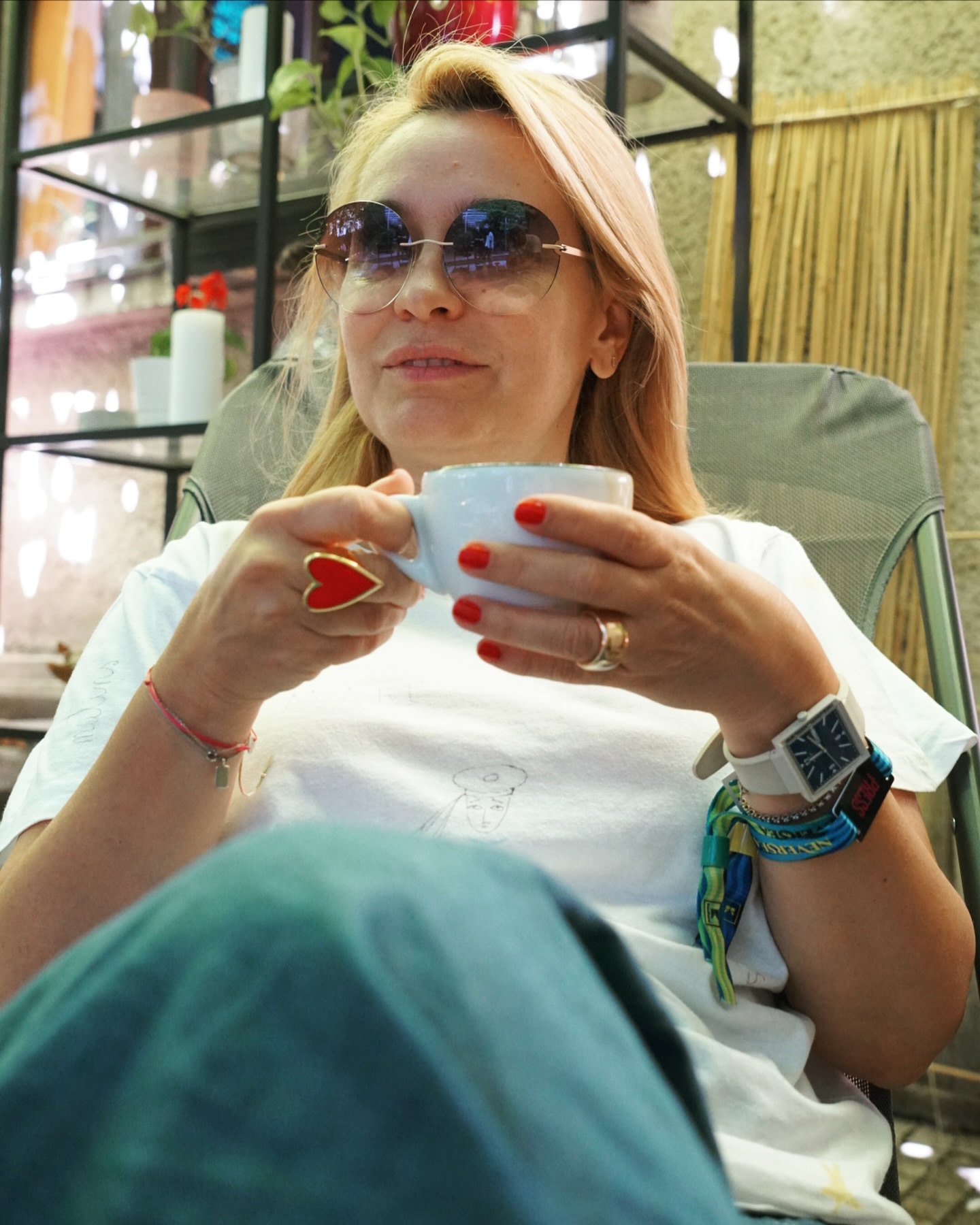 Cum arată Andreea Esca în costum de baie la 52 de ani. Imagini rare cu prezentatoarea din vacanța în Dubai: „Sirena la mal”