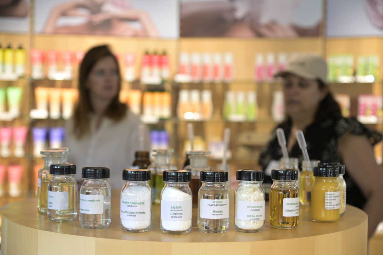 Cum se fabrică celebrele produse Weleda! Am vizitat grădina de plante medicinale din Germania, un paradis de 23 de hectare