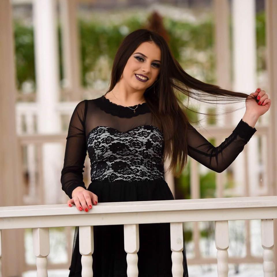 FOTO/ Tânără de 18 ani din Maramureș, găsită moartă în casa în care locuia singură. Motivul pentru care s-a sinucis