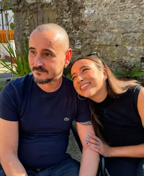 Imagini rare cu Mirela Retegan și tatăl fetei sale, Maya. În ce relație a rămas fondatoarea trupei Gașca Zurli cu Cornel, solistul trupei Stigma
