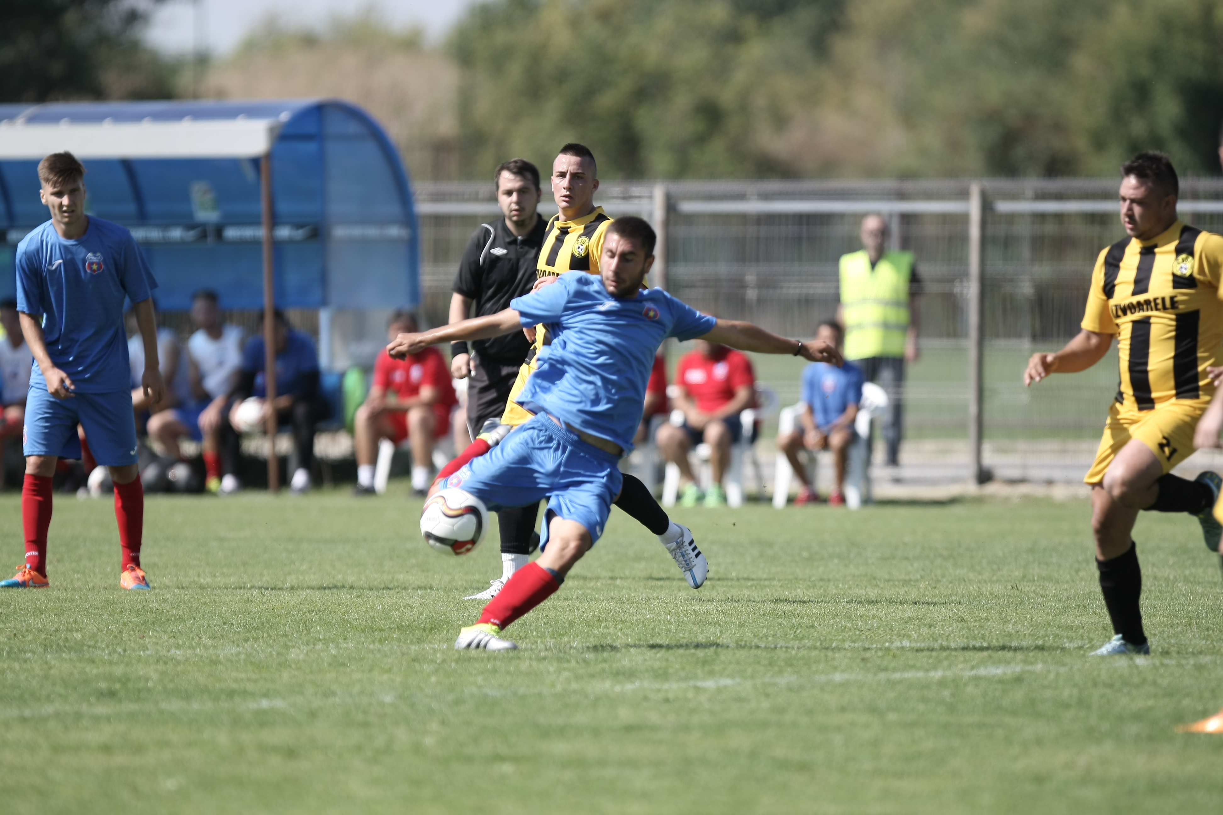 CSA Steaua a jucat sâmbătă un amical cu Unirea Izvoarele. Peste 800 de oameni, la meci. Scor de ”maidan” / FOTO