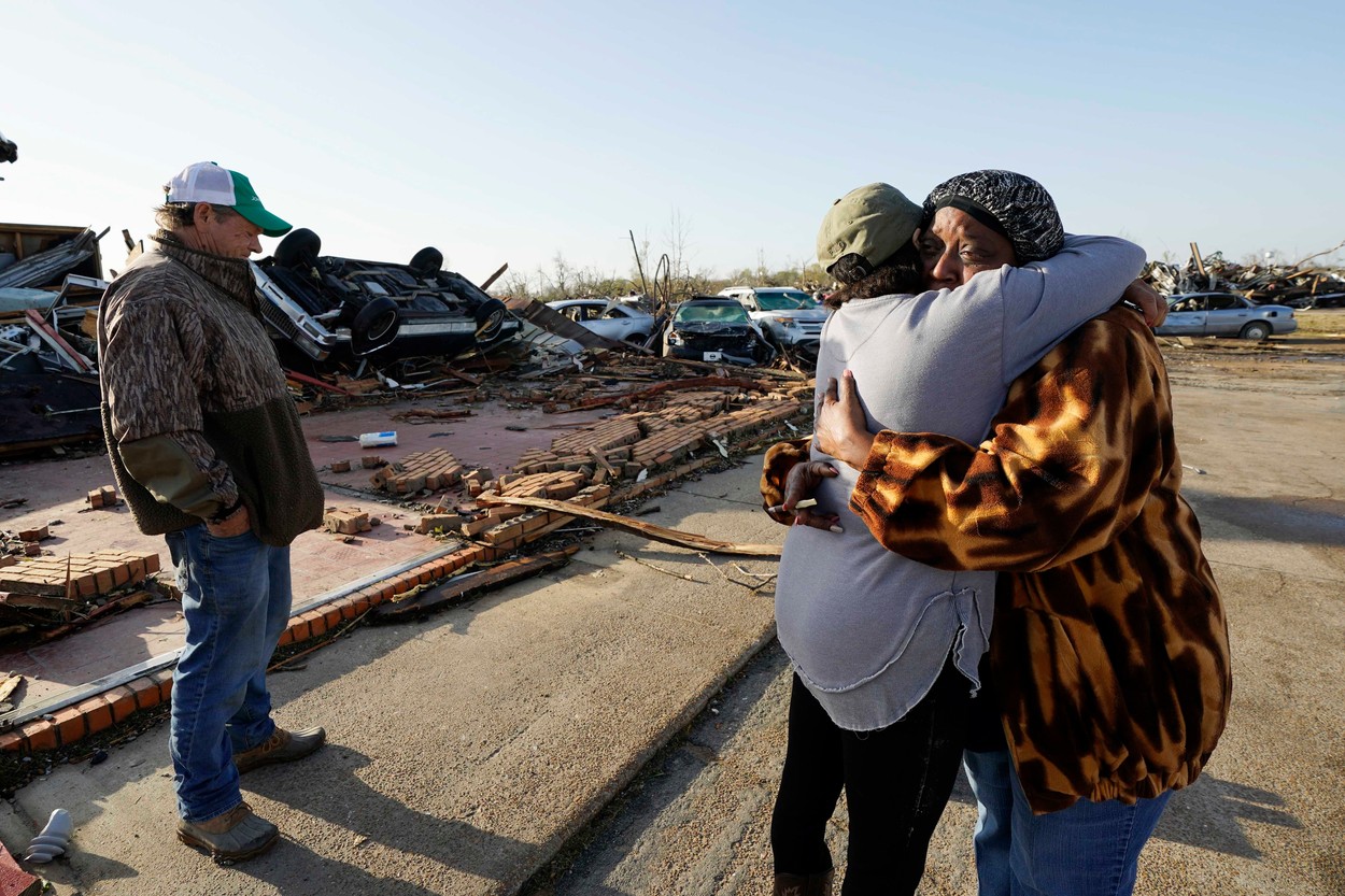O tornadă a măturat statul american Mississippi, lăsând în urmă zeci de morți și de răniți