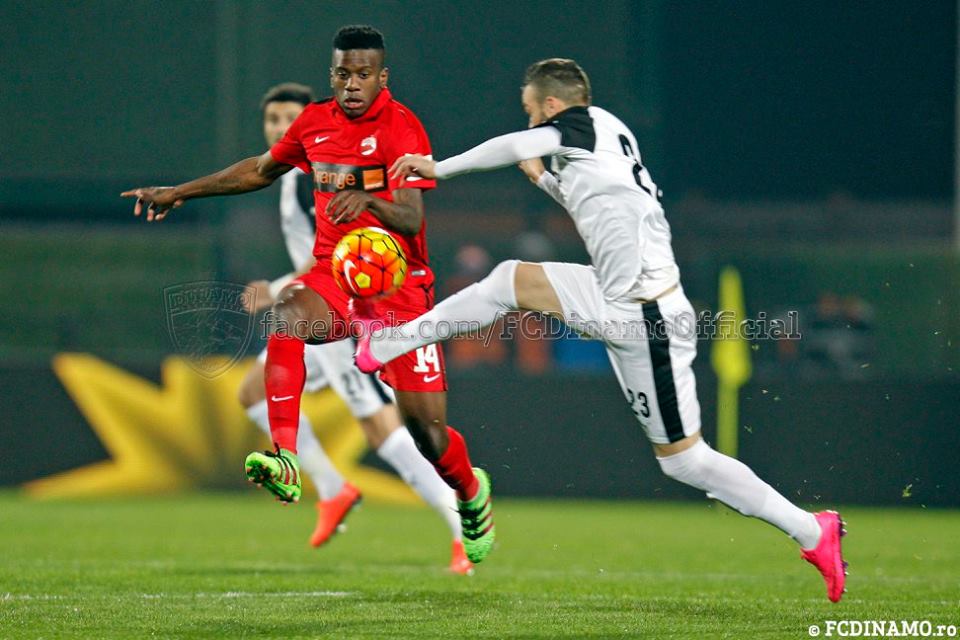 Liga I, etapa a 26-a. Astra - Dinamo 1-1. ^Dorin Rotariu a deschis scorul, Daniel Florea a egalat norocos. Steliano Filip, eliminat. Arbitrul a întrerupt meciul două minute / VIDEO