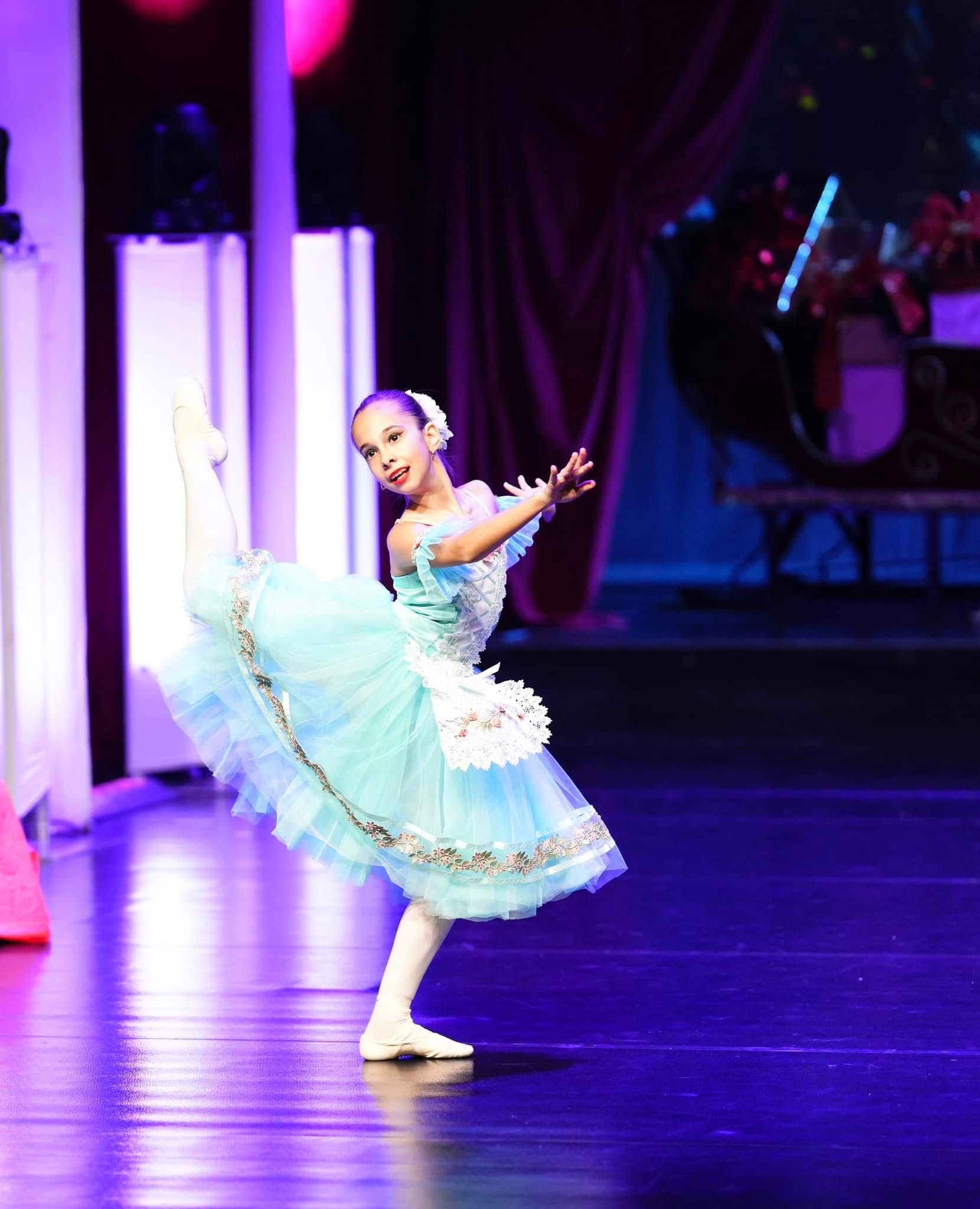 Povestea Antoniei Ursu, micuța balerină de 11 ani, calificată în finala Youth America Grand Prix din Texas. „În momentul în care încep să dansez, orice durere, orice gând sau emoție dispar, iar eu rămân doar cu muzica”