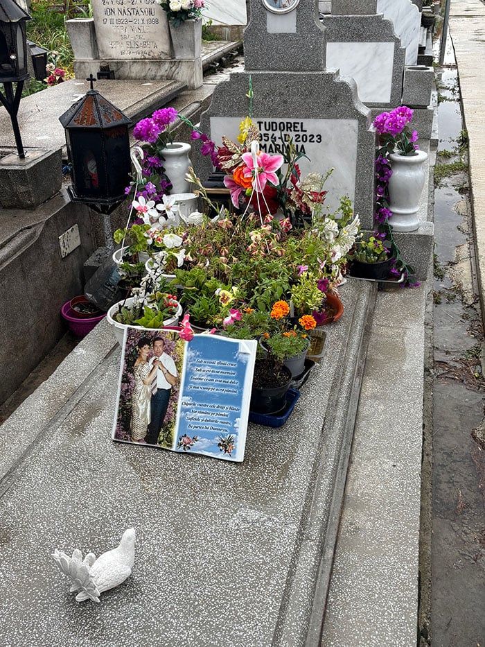 Reportaj de la cavoul Sfântului Preot Mărturisitor și legionar la tinerețe Ilie Lăcătușu, unde Icoana Arhanghelul Mihail, simbolul mișcării, a însuflețit pelerinii